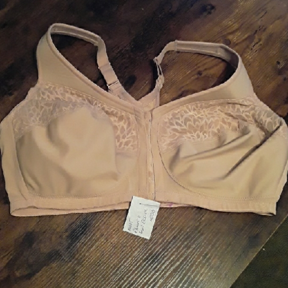 NWOT Glamorise 40DD Beige Front Closure Unpadded Wirefree Bra
